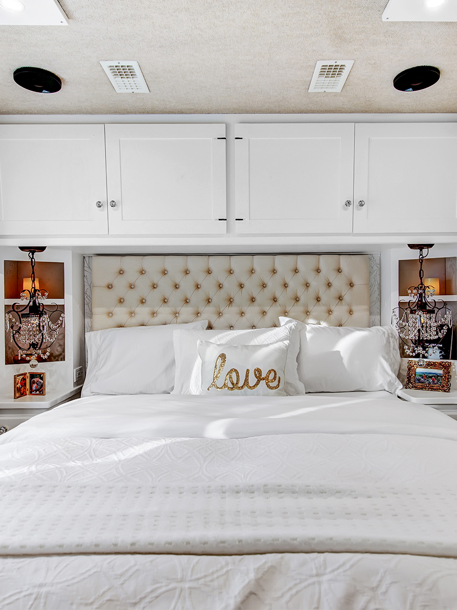 contemporary RV bedroom from RVlove