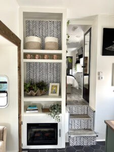 5th wheel with wallpaper