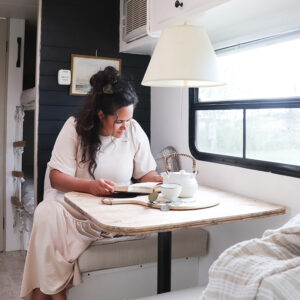 Monica from @_camperhome_