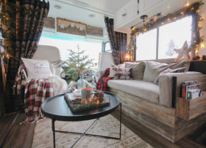 camper holiday decorating
