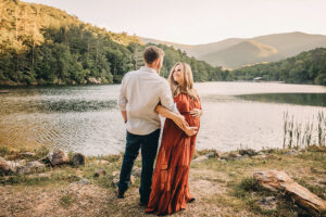 maternity photoshoot at Vogel State Park from Jessica Reeves Photography